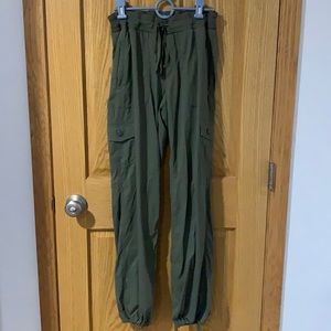 L.L. Bean Cargo Pants Size Medium